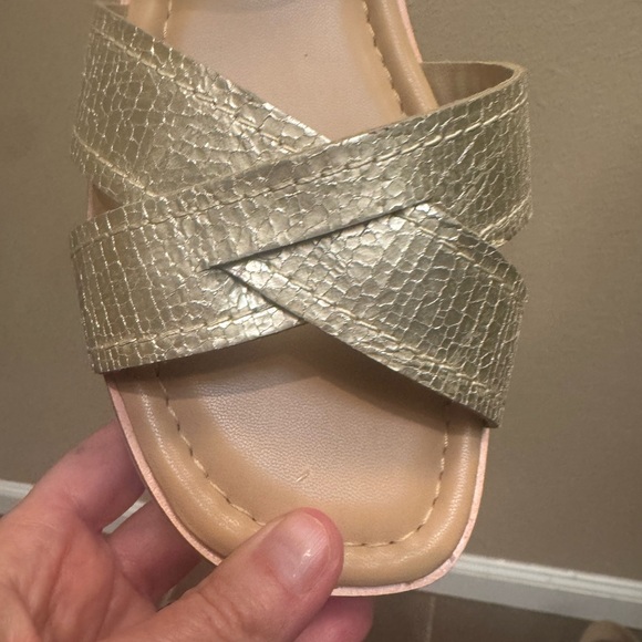 DONALD J PLINER Leather Platino Strap Sandals Size 8 Gold Sparkle Lug Sole EUC - Picture 11 of 17